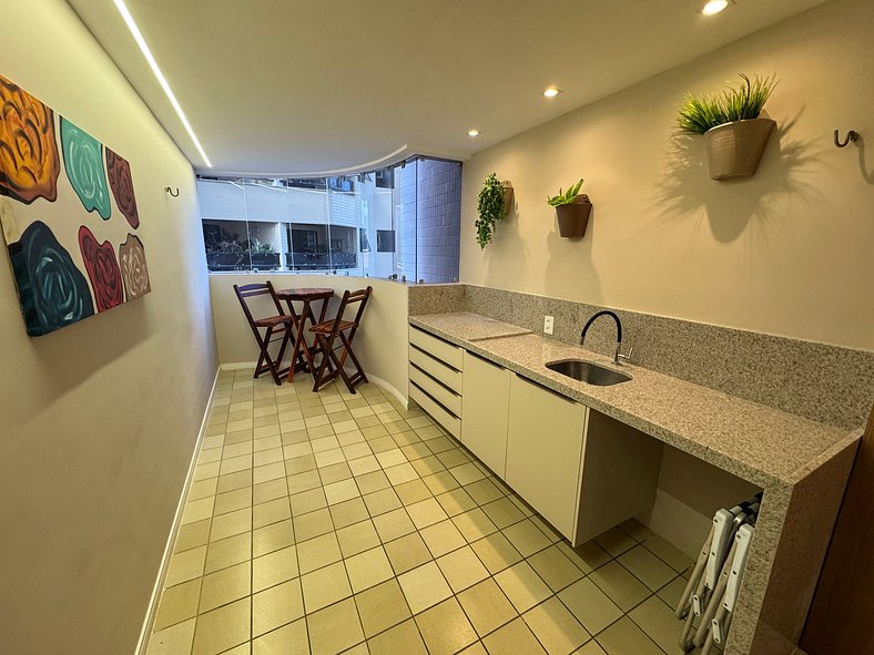 Excelente apartamento 3Q grande a 50m do Caribessa