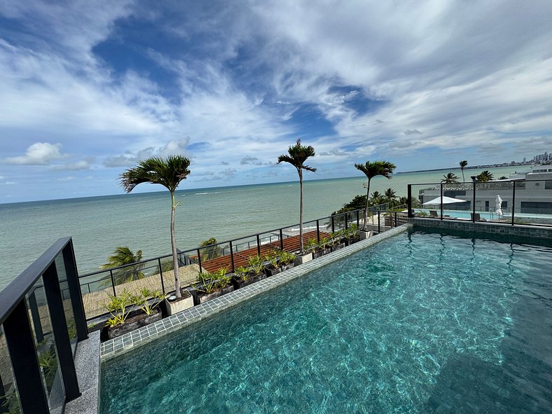 Flat Frente Mar pé na areia com área externa